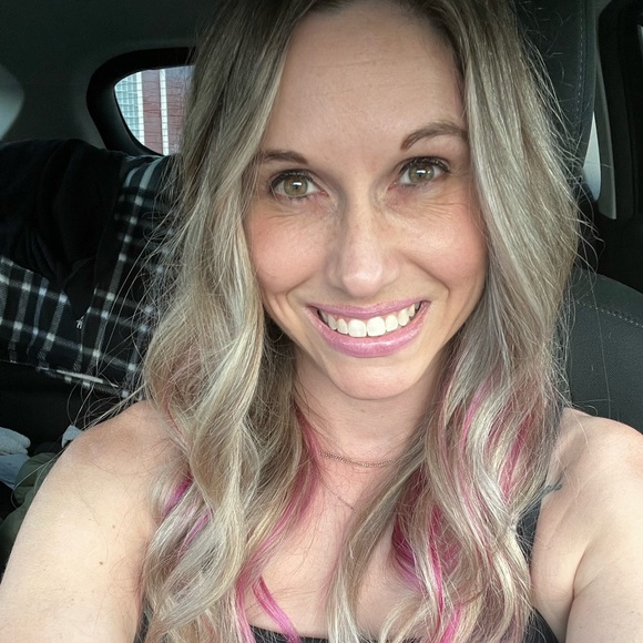 Meet your Posher, Lauren - Picture 1 of 1